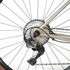 VELO GRAVEL TRIBAN GRVL 900 HOMME Cadre Titane -Vélos Séries Boutique velo gravel triban grvl 900 homme cadre titane 2