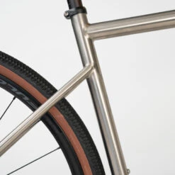 VELO GRAVEL TRIBAN GRVL 900 HOMME Cadre Titane -Vélos Séries Boutique velo gravel triban grvl 900 homme cadre titane 6