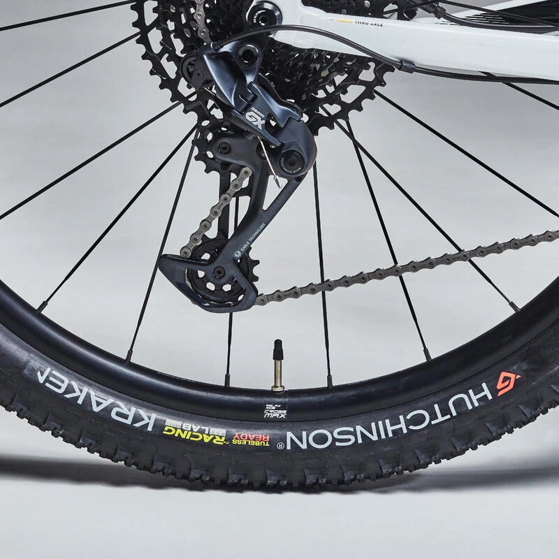 Rockrider Vélo VTT Cross Country XC 900 S Cadre Carbone Et Aluminium Blanc 11 Rockrider Vélo VTT Cross Country XC 900 S Cadre Carbone Et Aluminium Blanc – Image 9