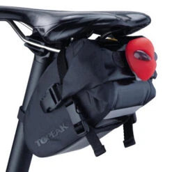 Topeak Wedge DryBag Strap - Sac De Selle Moyen -Vélos Séries Boutique wedge drybag strap sac de selle moyen 2